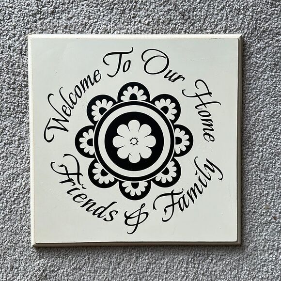 Ladybird “Welcome To Our Home Friends & Family” Wooden Sign! - Picture 1 of 4